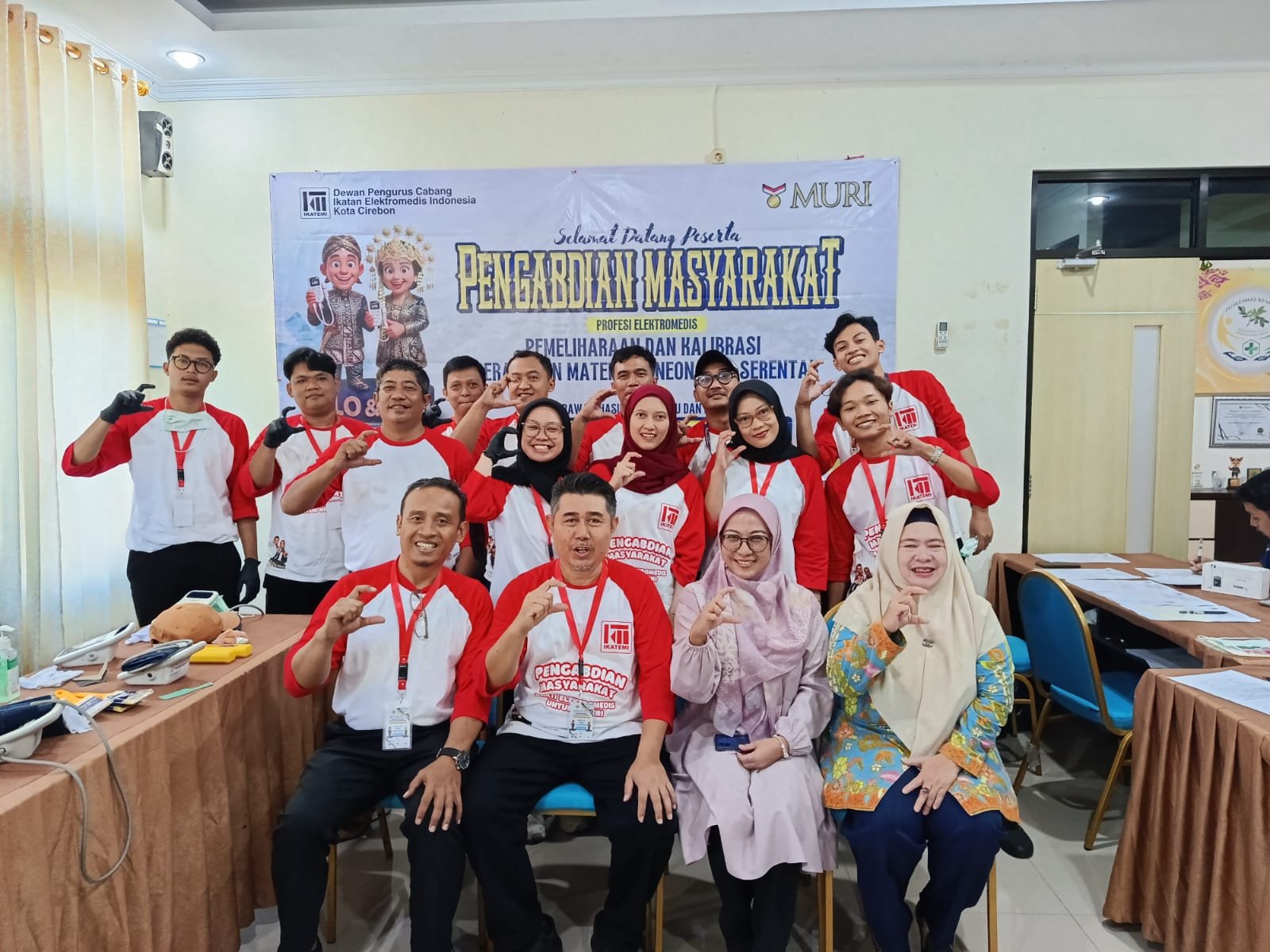 Tingkatkan Akurasi Diagnosis, Puskesmas Kesambi Fasilitasi Kalibrasi Alat Medis Bersama IKATEMI Kota Cirebon
